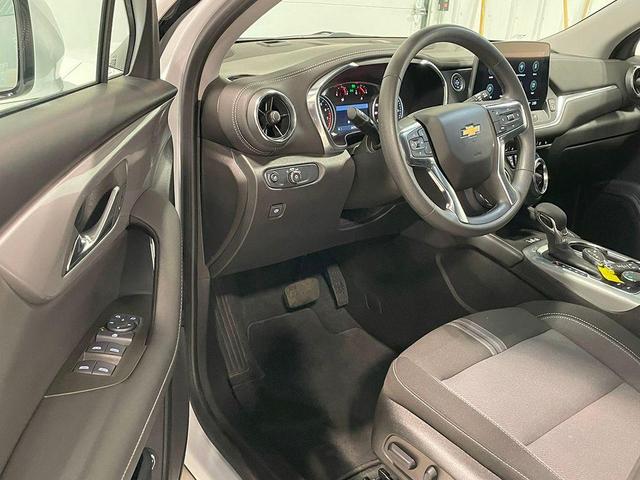 Photo of 2025 Summit White Chevrolet Blazer