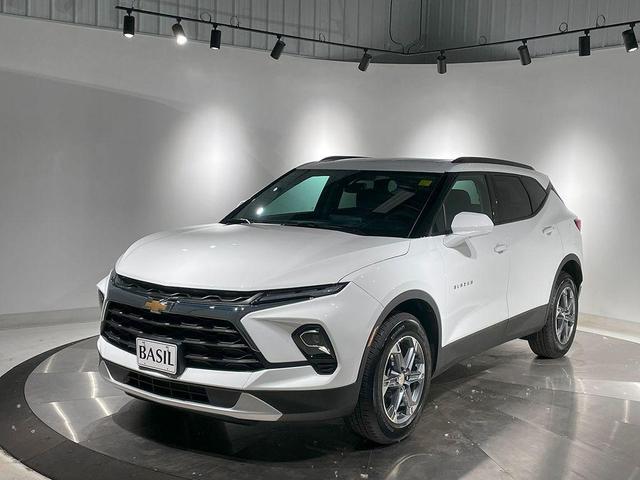 Photo of 2025 Summit White Chevrolet Blazer