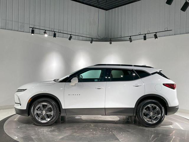 Photo of 2025 Summit White Chevrolet Blazer