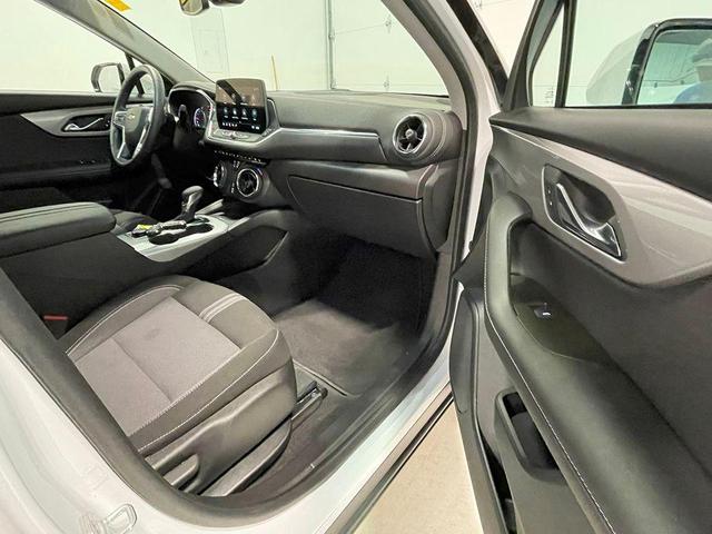 Photo of 2025 Summit White Chevrolet Blazer