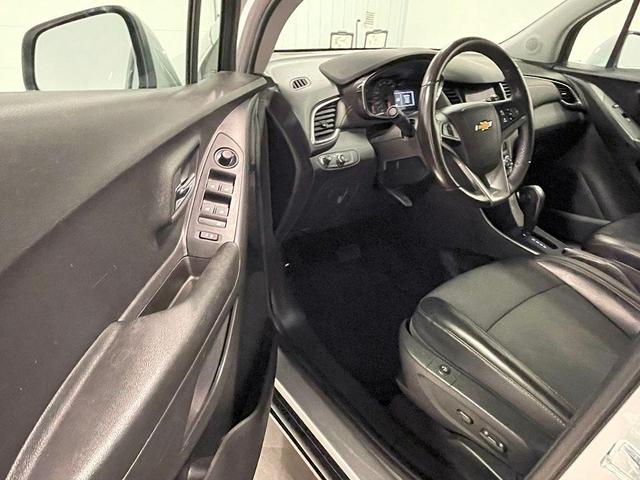 Photo of 2022 Silver Ice Metallic Chevrolet Trax