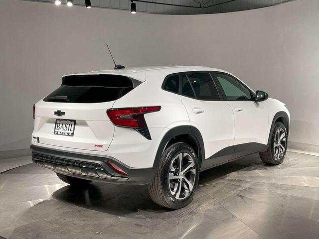 Photo of 2024 Summit White Chevrolet Trax
