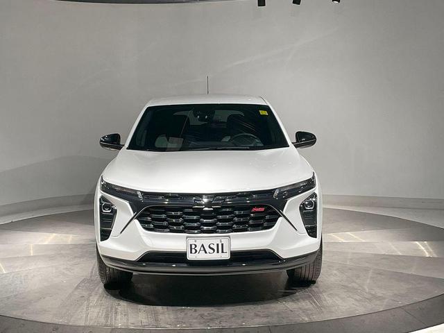 Photo of 2024 Summit White Chevrolet Trax