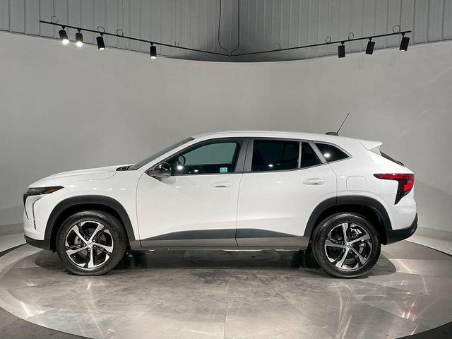 Photo of 2024 Summit White Chevrolet Trax