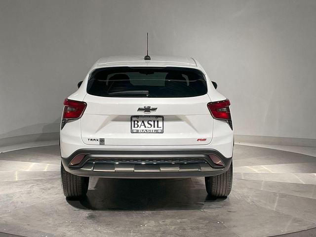 Photo of 2024 Summit White Chevrolet Trax