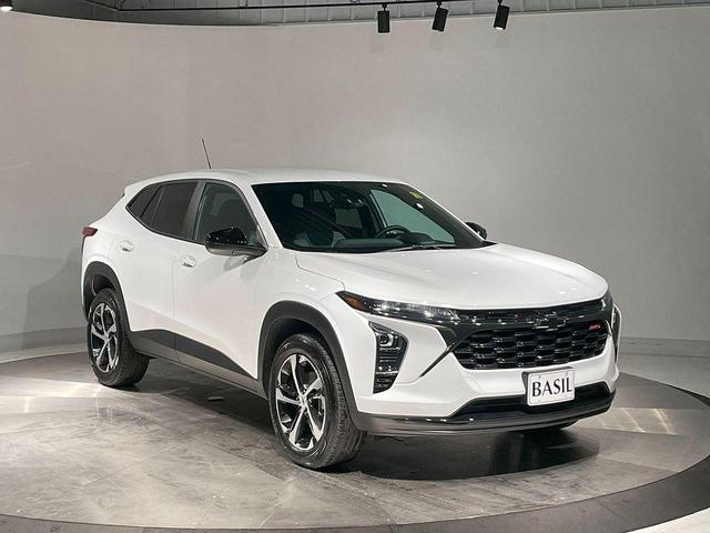 Photo of 2024 Summit White Chevrolet Trax