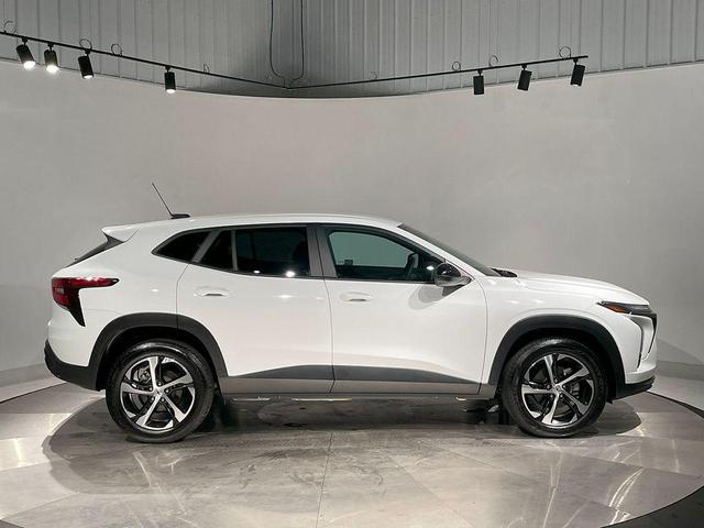 Photo of 2024 Summit White Chevrolet Trax