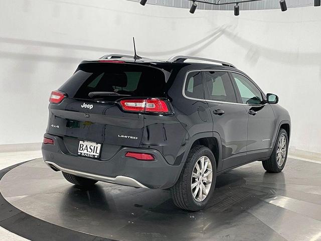 Photo of 2018 Diamond Black Jeep Cherokee