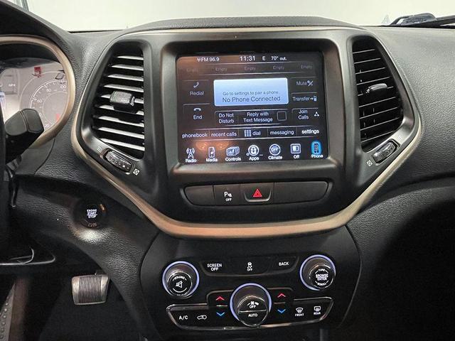 Photo of 2018 Diamond Black Jeep Cherokee
