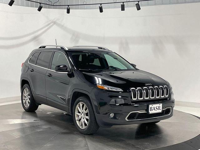 Photo of 2018 Diamond Black Jeep Cherokee