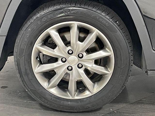 Photo of 2018 Diamond Black Jeep Cherokee