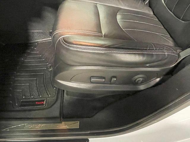Photo of 2017 Summit White Buick Enclave