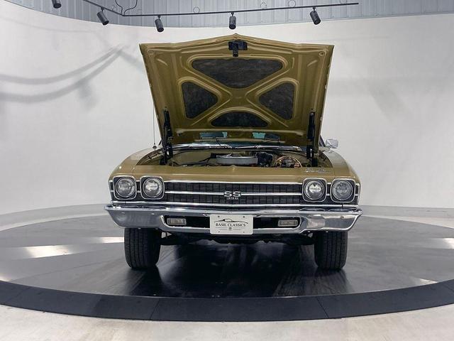 Photo of 1969 Gold Chevrolet Chevelle
