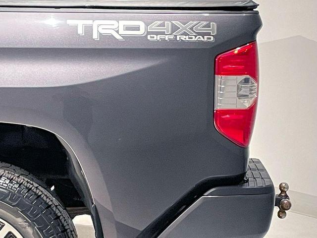 Photo of 2018 Gray Toyota Tundra
