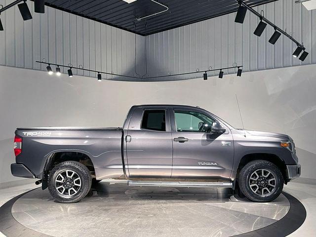Photo of 2018 Gray Toyota Tundra