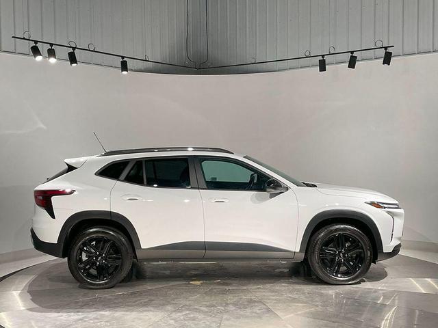 Photo of 2024 Summit White Chevrolet Trax