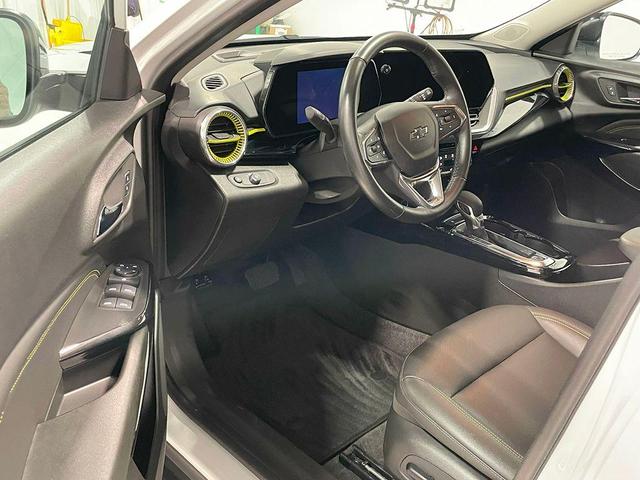 Photo of 2024 Summit White Chevrolet Trax