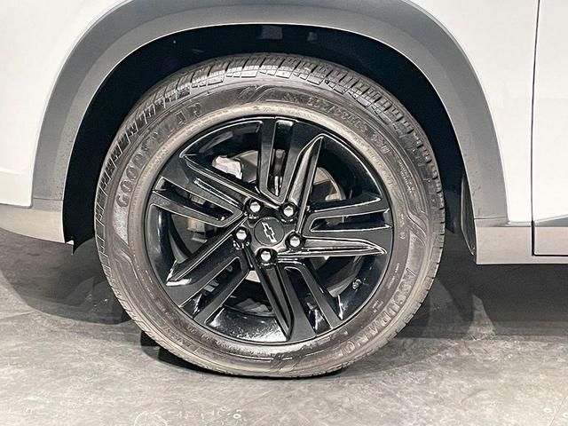 Photo of 2024 Summit White Chevrolet Trax