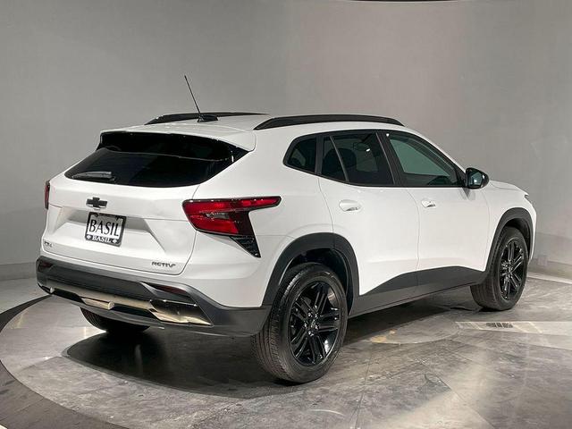 Photo of 2024 Summit White Chevrolet Trax