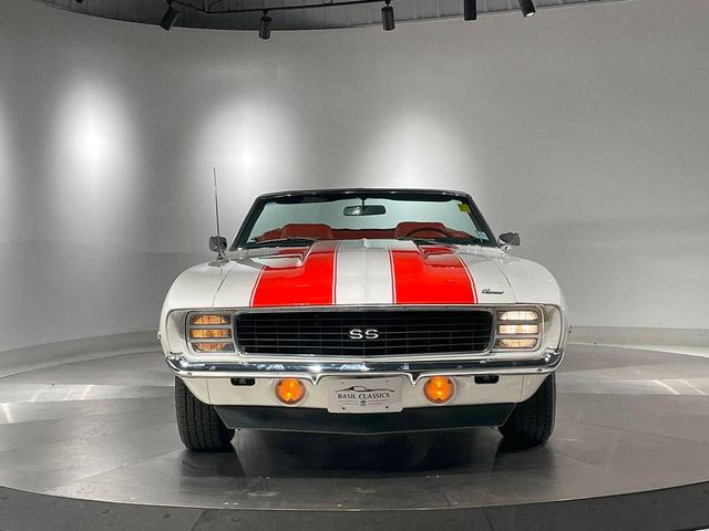 Photo of 1969 White Chevrolet Camaro