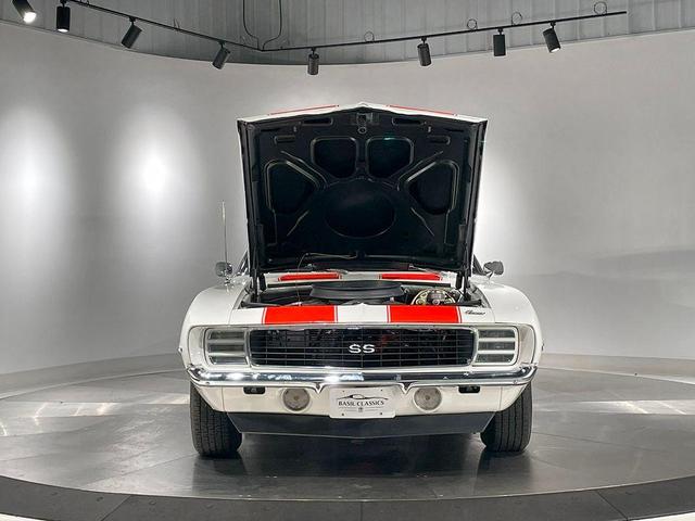 Photo of 1969 White Chevrolet Camaro