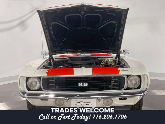 Photo of 1969 White Chevrolet Camaro