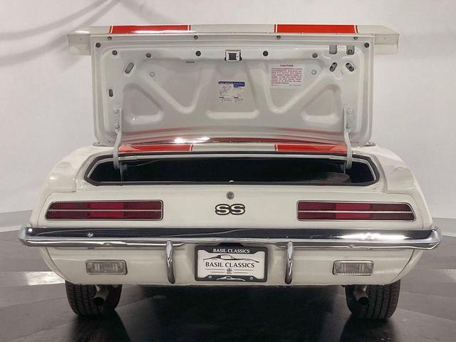 Photo of 1969 White Chevrolet Camaro