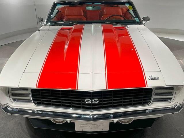 Photo of 1969 White Chevrolet Camaro