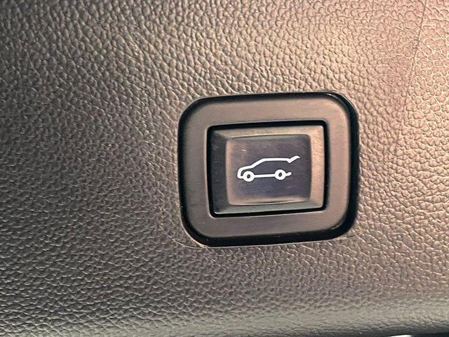 Photo of 2023 Black Cherry Metallic Chevrolet Traverse