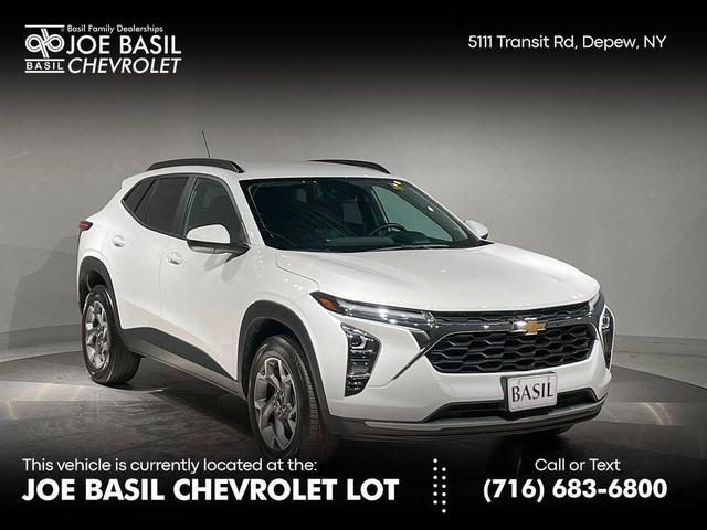 Photo of 2024 Summit White Chevrolet Trax