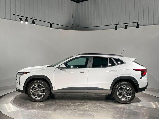 Photo of 2024 Summit White Chevrolet Trax