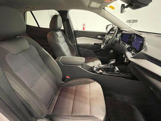 Photo of 2024 Summit White Chevrolet Trax