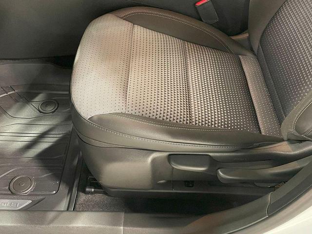 Photo of 2024 Summit White Chevrolet Trax