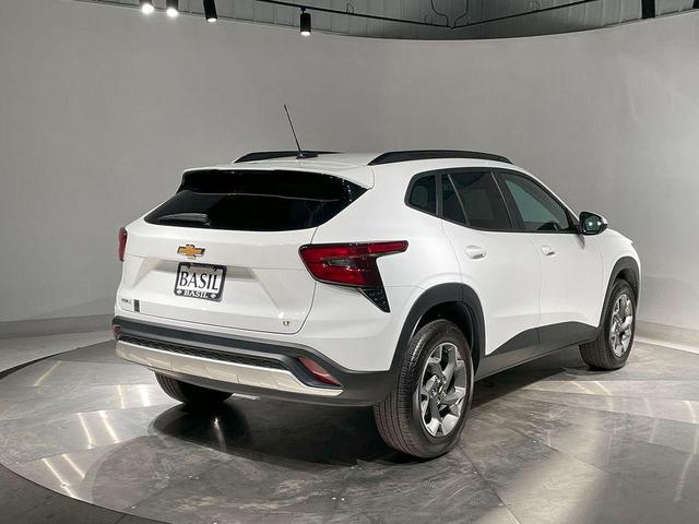 Photo of 2024 Summit White Chevrolet Trax
