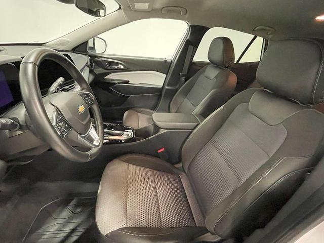Photo of 2024 Summit White Chevrolet Trax