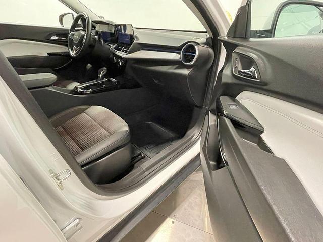 Photo of 2024 Summit White Chevrolet Trax