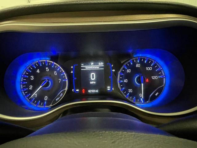 Photo of 2018 Bright White Clearcoat Chrysler Pacifica