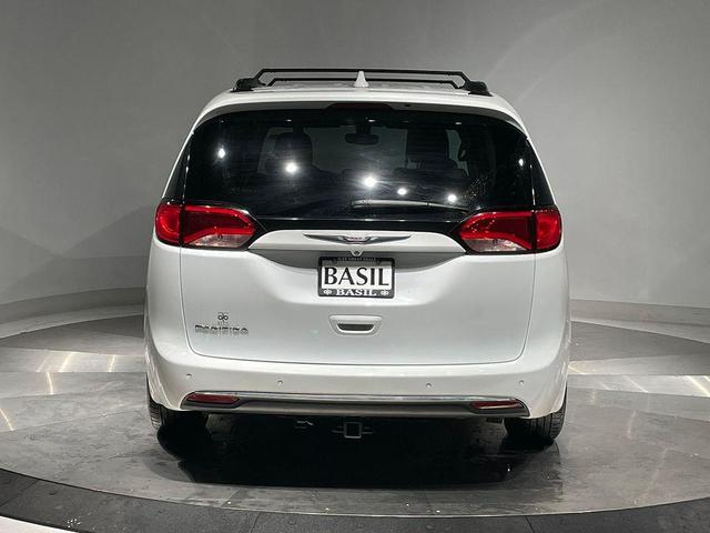 Photo of 2018 Bright White Clearcoat Chrysler Pacifica