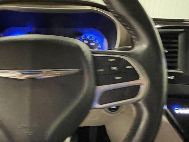 Photo of 2018 Bright White Clearcoat Chrysler Pacifica