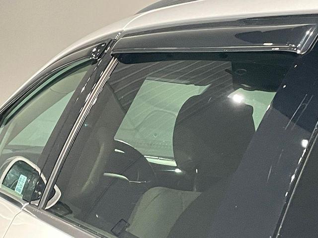 Photo of 2018 Bright White Clearcoat Chrysler Pacifica