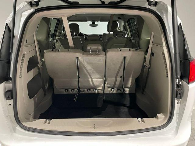 Photo of 2018 Bright White Clearcoat Chrysler Pacifica