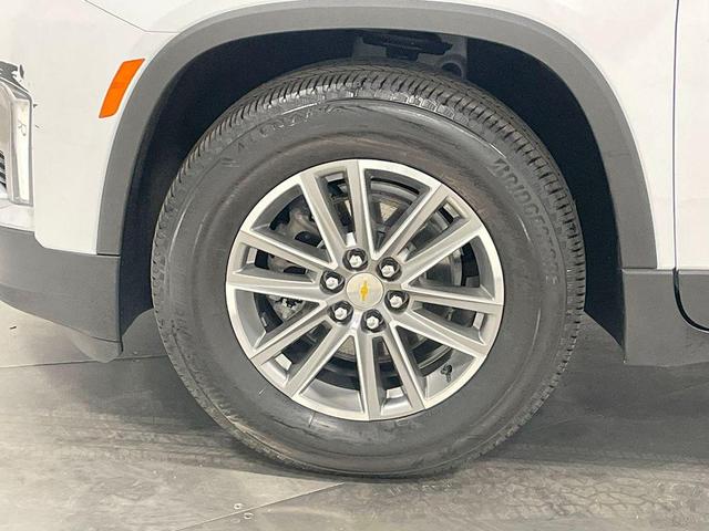 Photo of 2023 Summit White Chevrolet Traverse