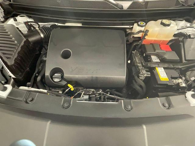 Photo of 2023 Summit White Chevrolet Traverse