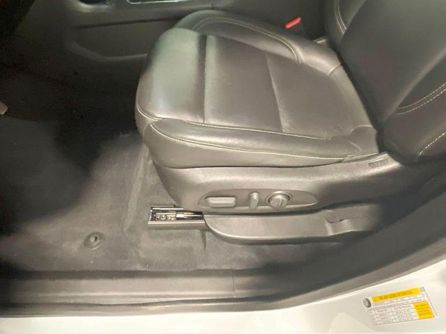 Photo of 2023 Summit White Chevrolet Traverse