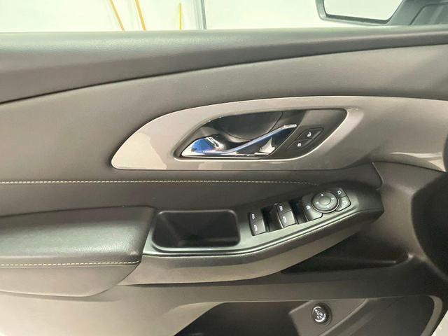 Photo of 2023 Summit White Chevrolet Traverse