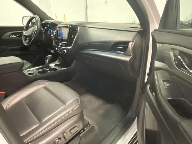 Photo of 2023 Summit White Chevrolet Traverse