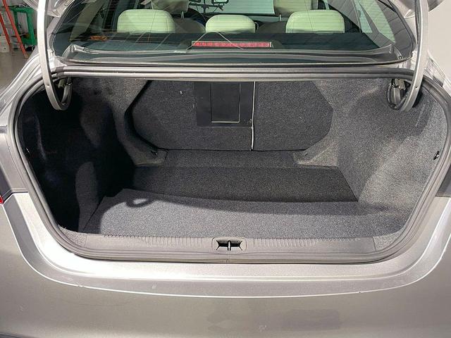 Photo of 2015 Billet Silver Metallic Clearcoat Chrysler 200