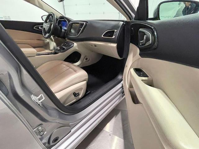 Photo of 2015 Billet Silver Metallic Clearcoat Chrysler 200
