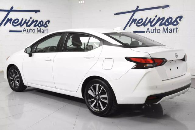 Photo of 2022 Aspen White Tricoat Nissan Versa