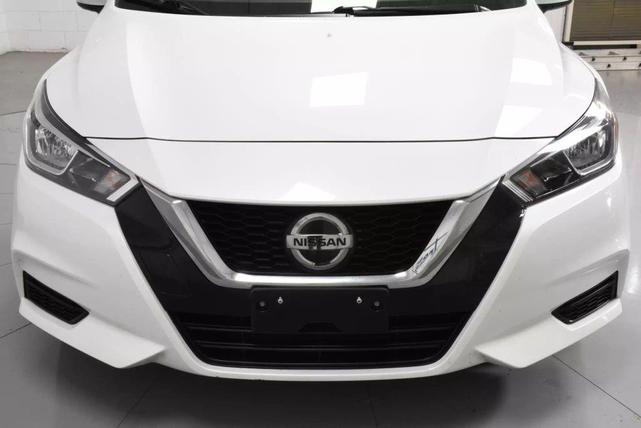 Photo of 2022 Aspen White Tricoat Nissan Versa